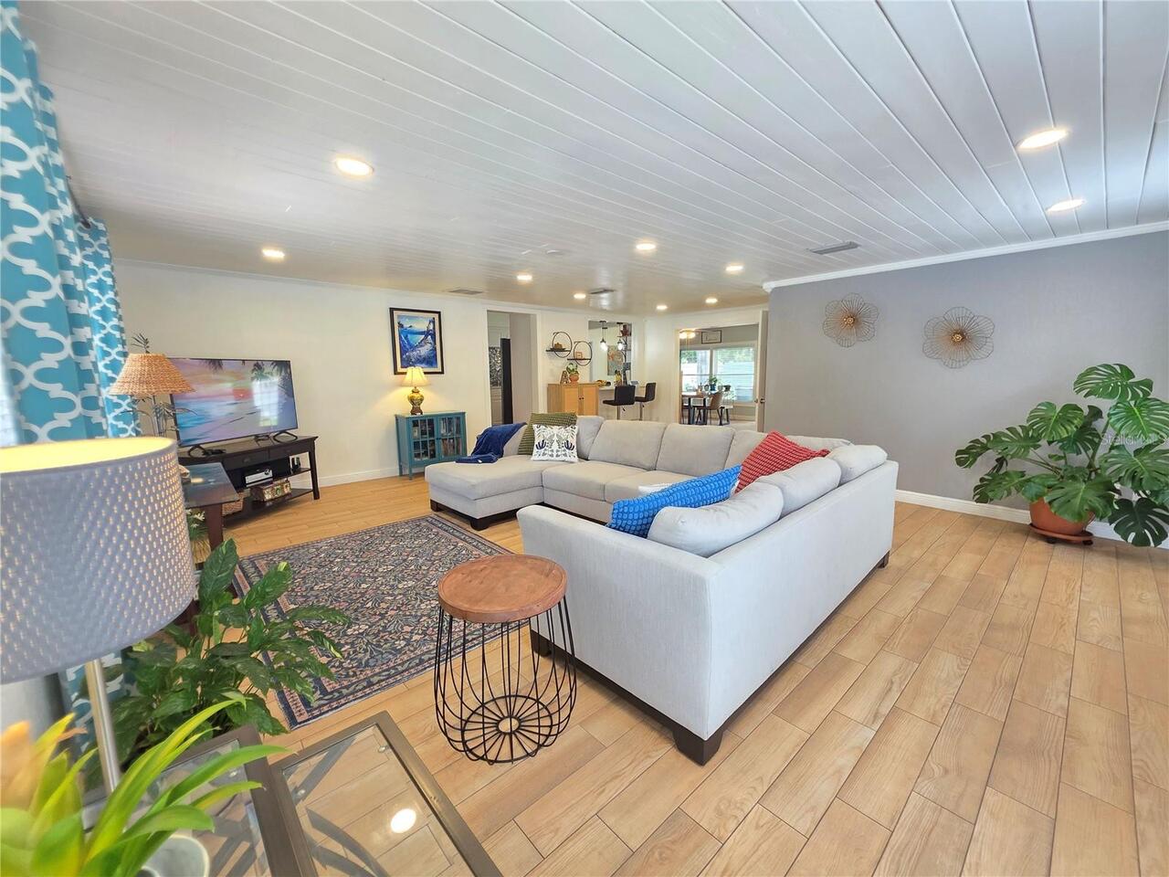Listing Photo 12