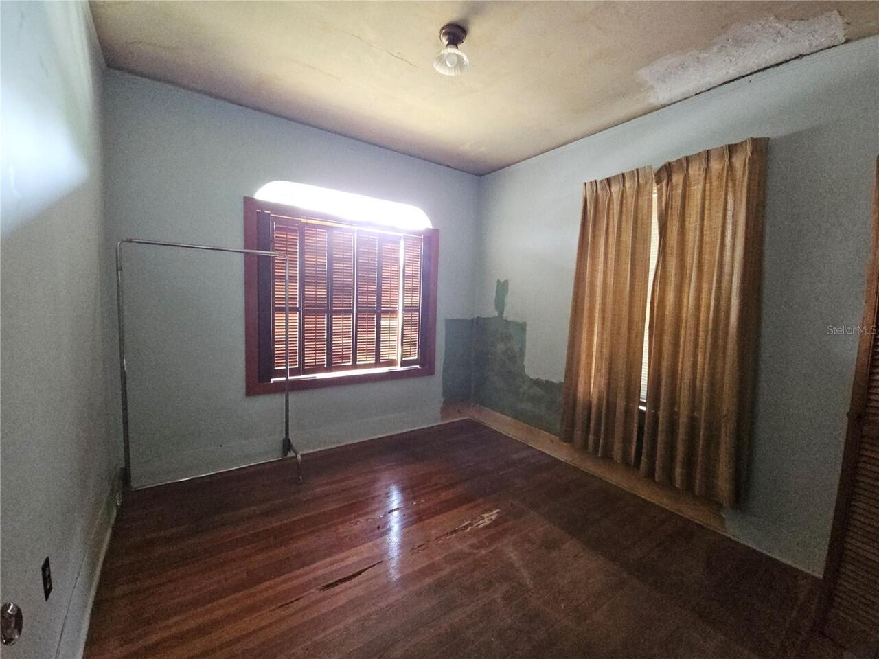 Listing Photo 12