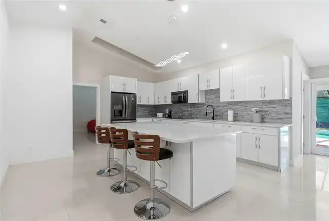 Listing Photo 10