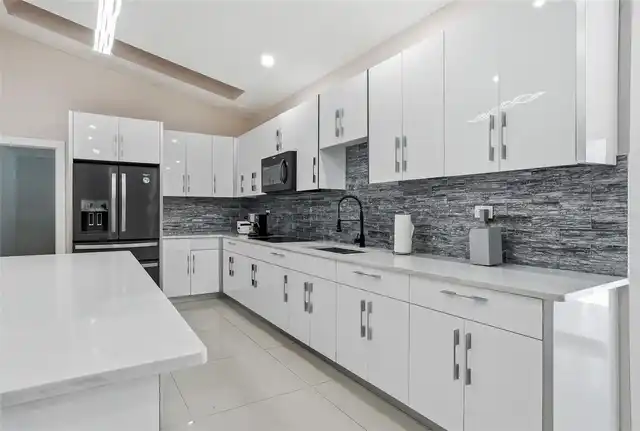 Listing Photo 11