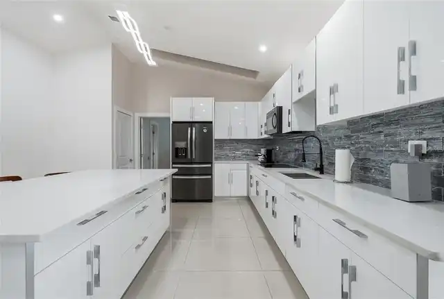 Listing Photo 12