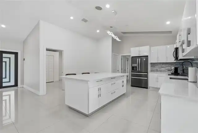 Listing Photo 14