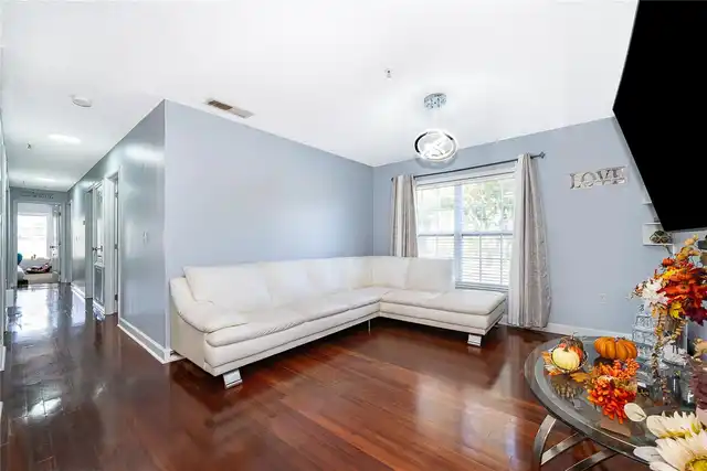 Listing Photo 12