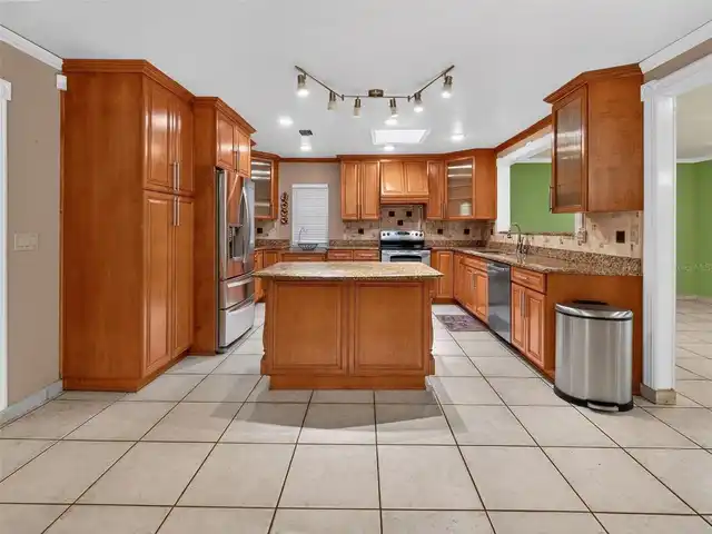 Listing Photo 8