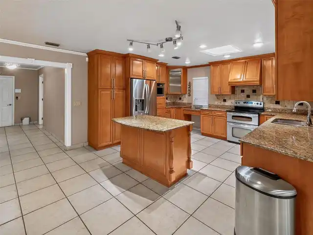 Listing Photo 9