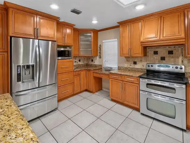 Listing Photo 11