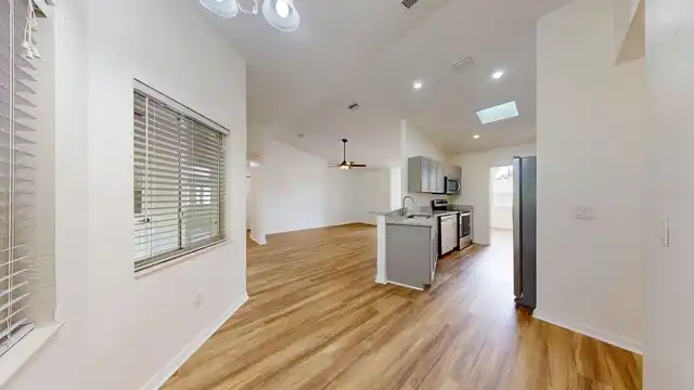 Listing Photo 8