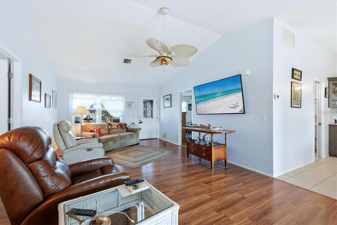 Listing Photo 8