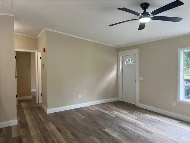 Listing Photo 9