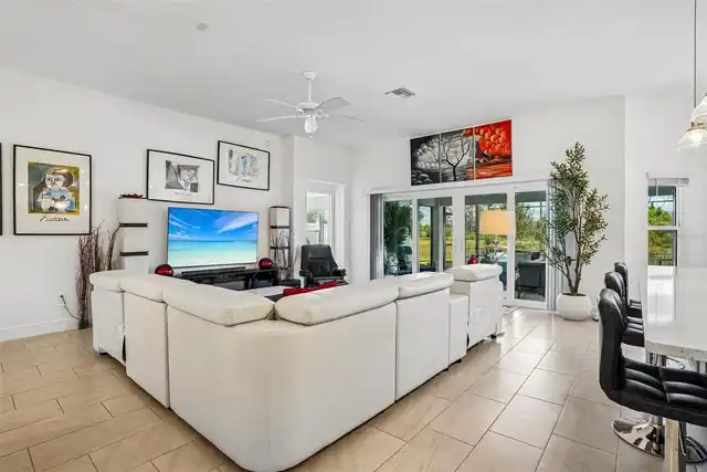 Listing Photo 8