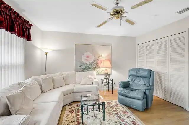Listing Photo 12