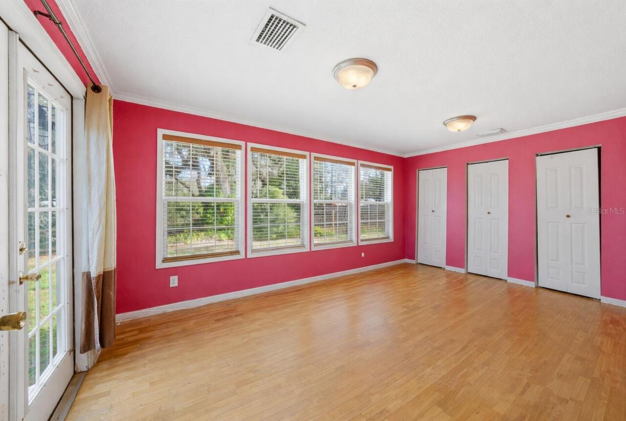 Listing Photo 16