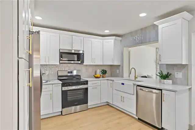 Listing Photo 8