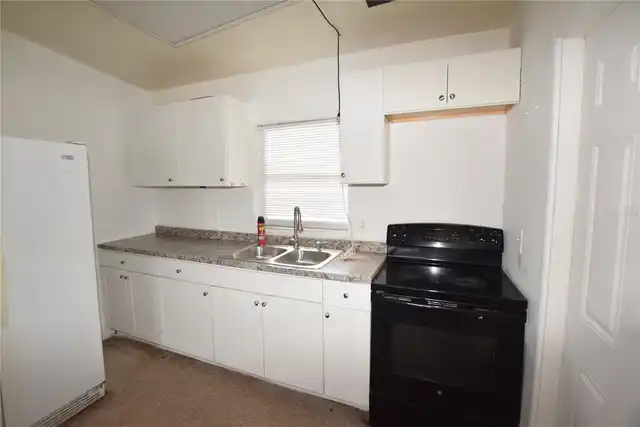 Listing Photo 9