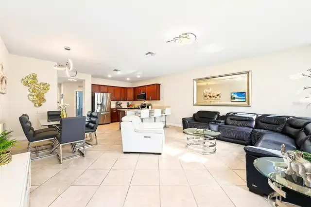 Listing Photo 12