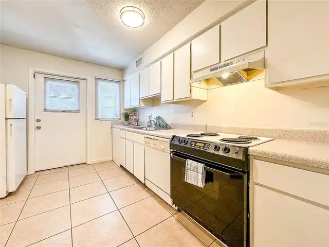 Listing Photo 8