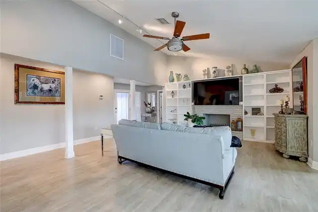 Listing Photo 8