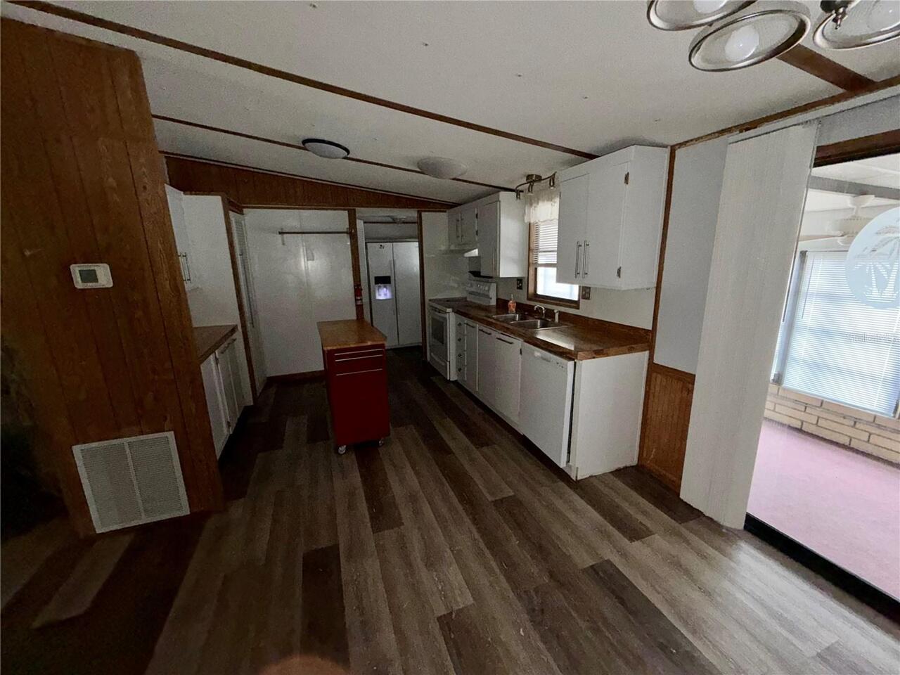 Listing Photo 11