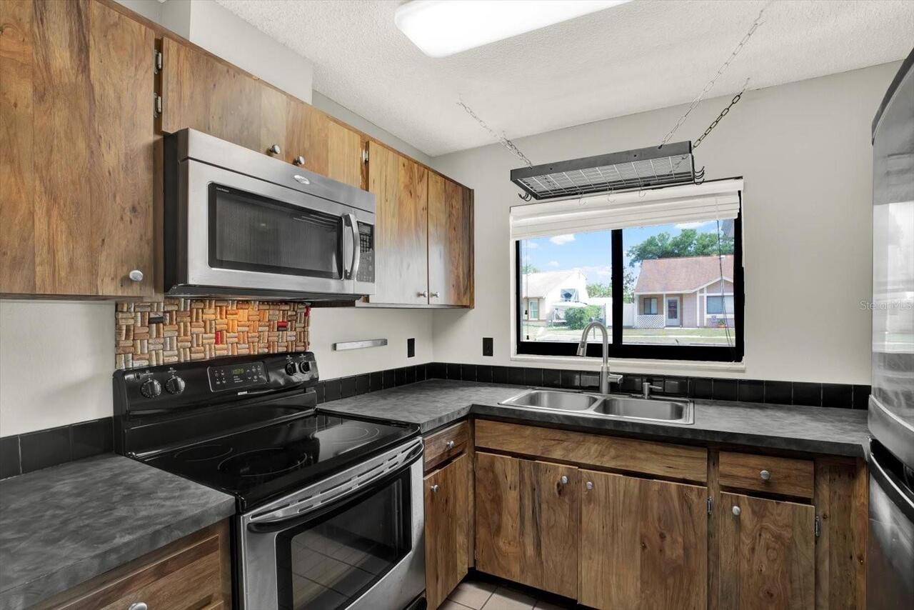 Listing Photo 12