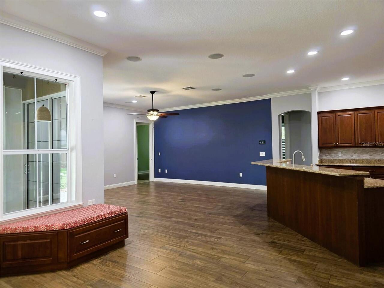 Listing Photo 12