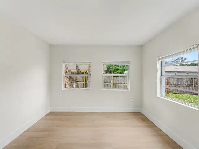 Listing Photo 14