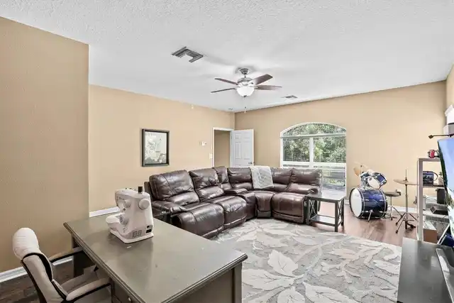 Listing Photo 32