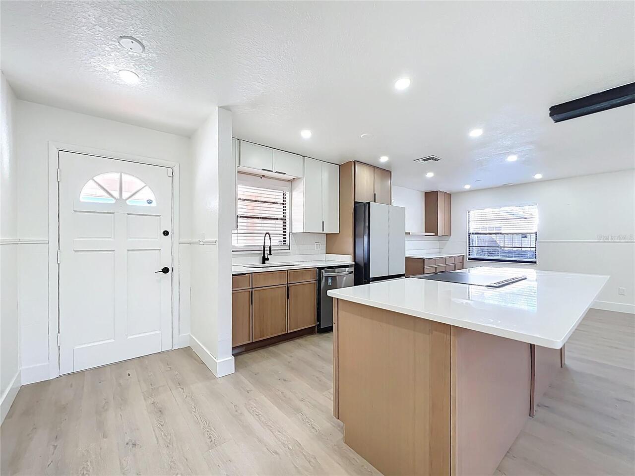 Listing Photo 8