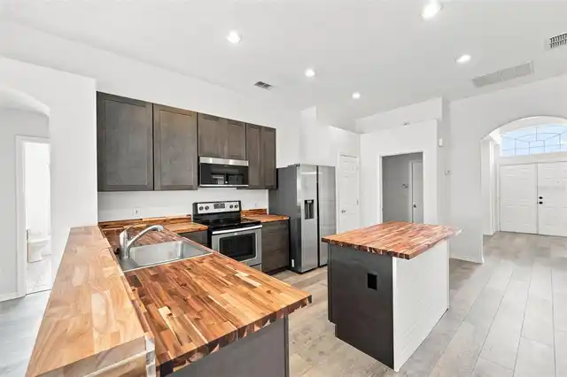 Listing Photo 8