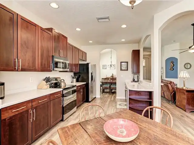 Listing Photo 9