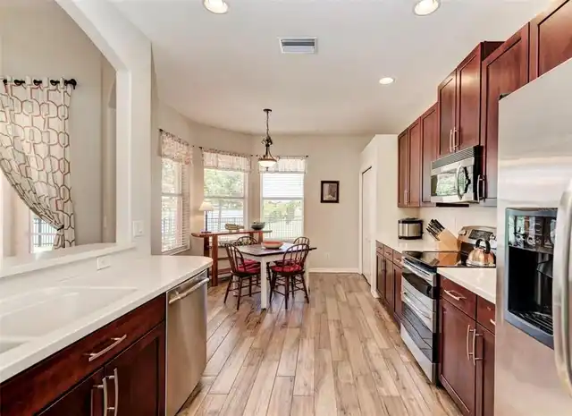 Listing Photo 10