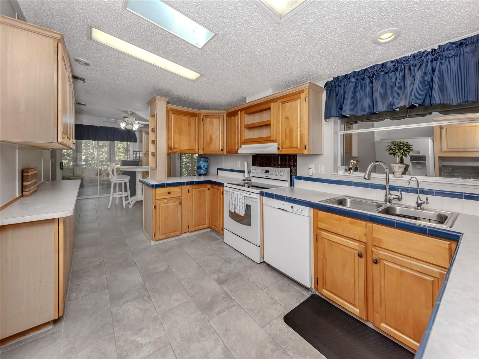 Listing Photo 14