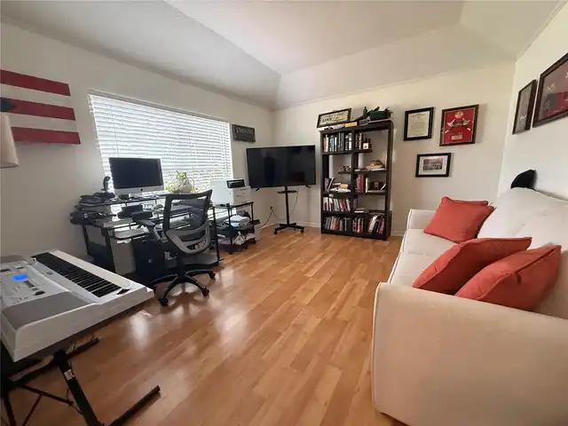 Listing Photo 14