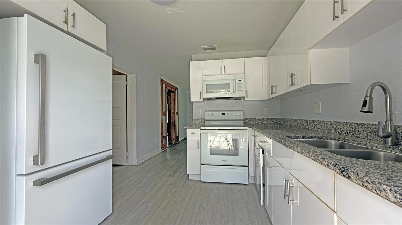 Listing Photo 14