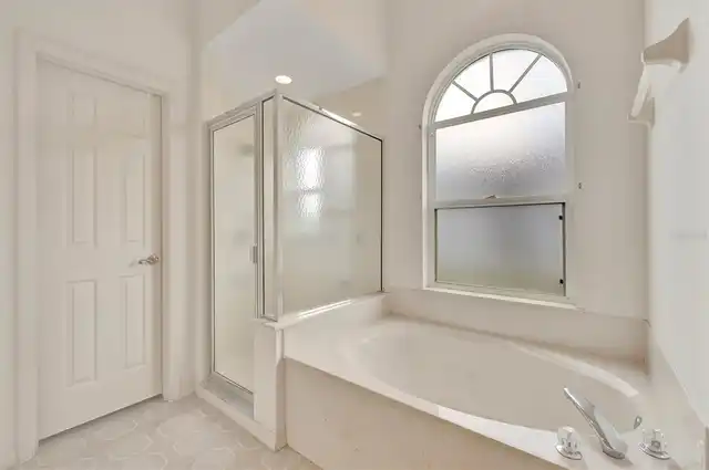 Listing Photo 12