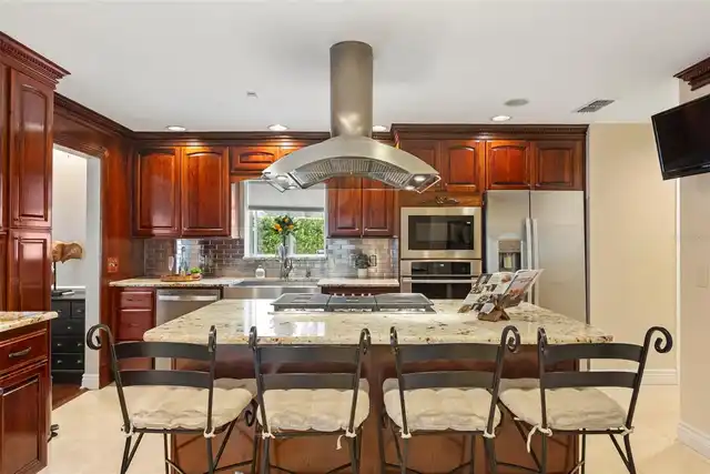 Listing Photo 15