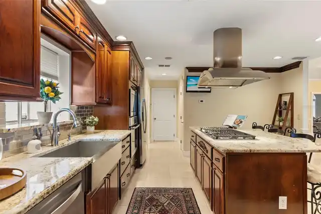 Listing Photo 16