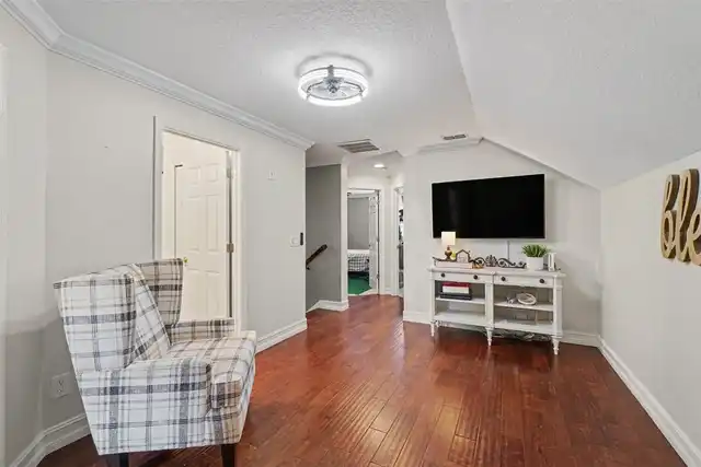 Listing Photo 17