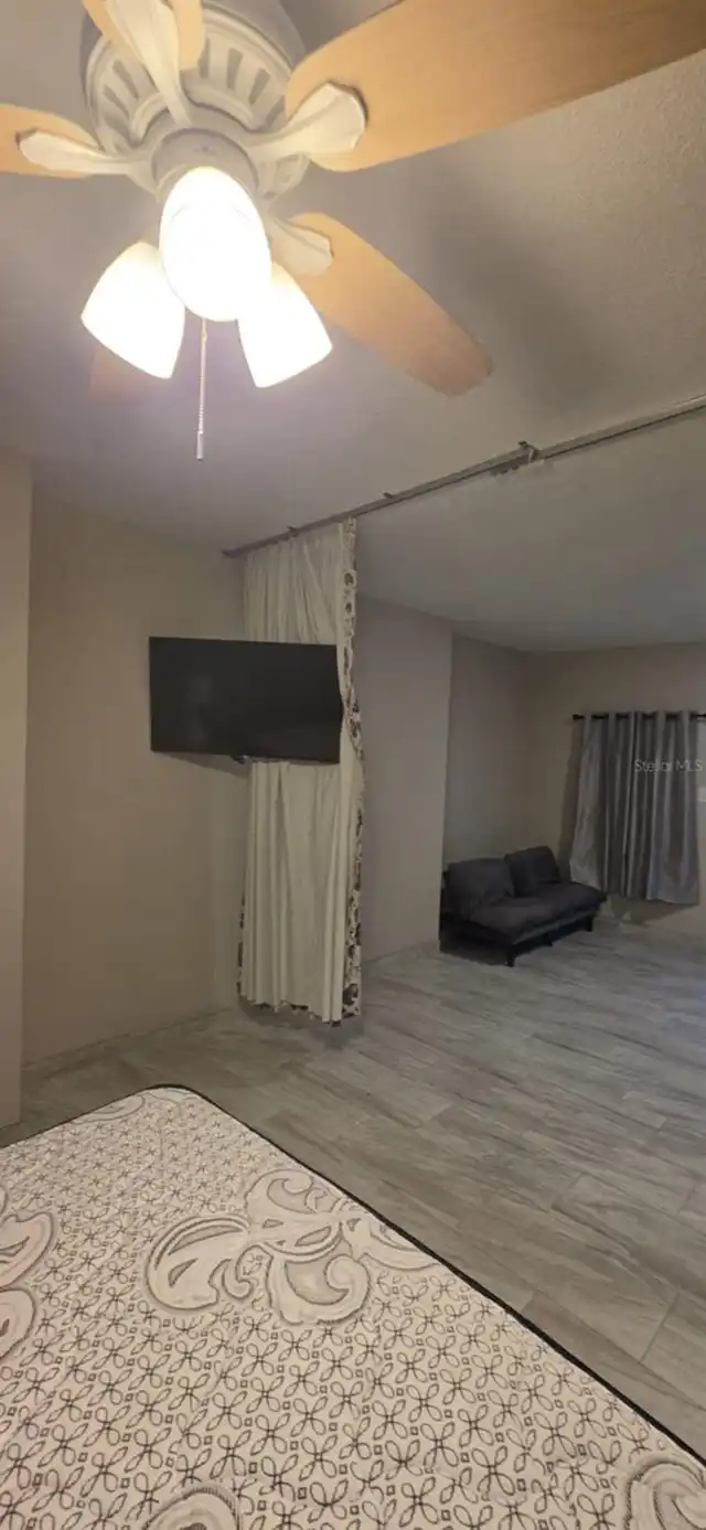 Listing Photo 11