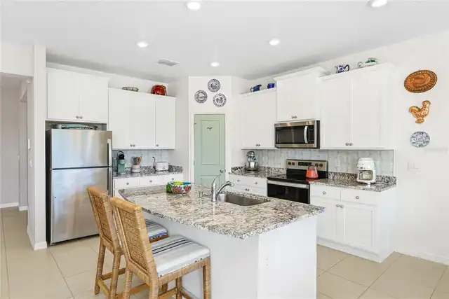 Listing Photo 12