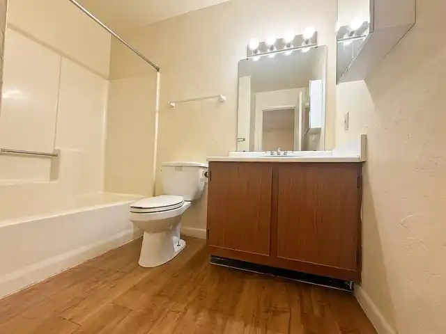 Listing Photo 9