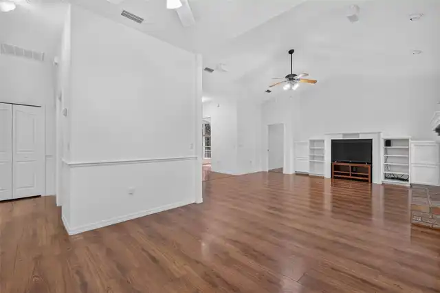Listing Photo 11
