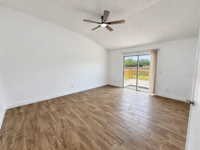 Listing Photo 16