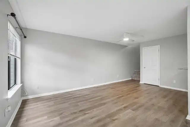 Listing Photo 12