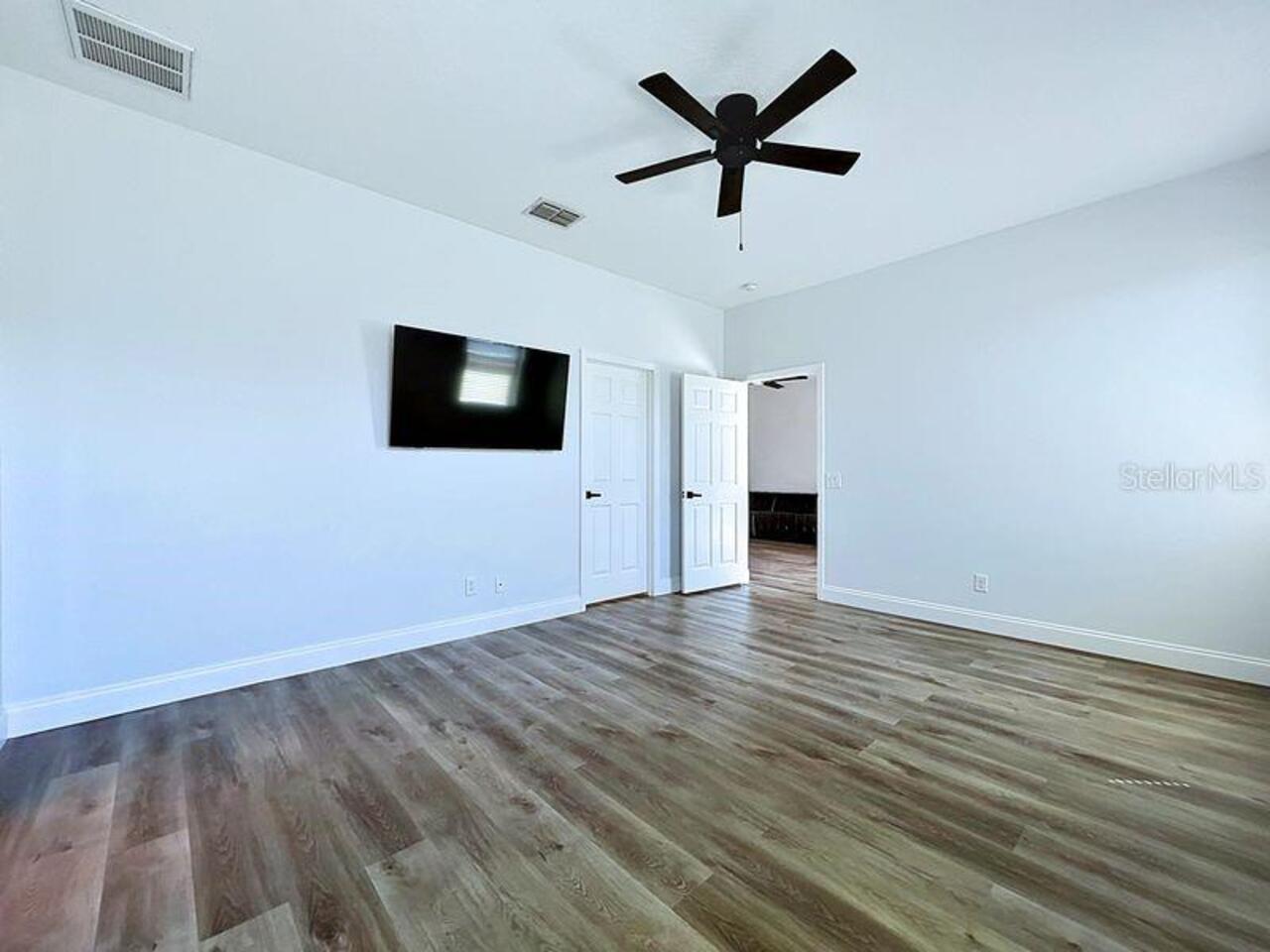 Listing Photo 12