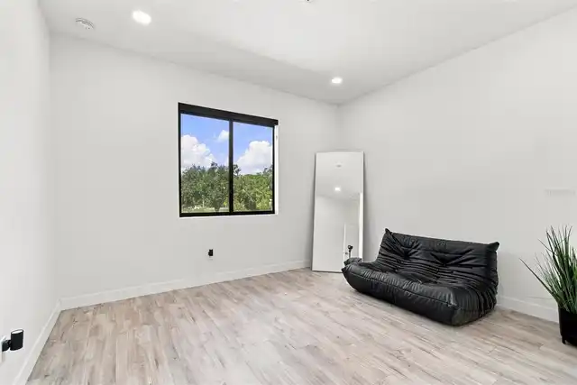 Listing Photo 34