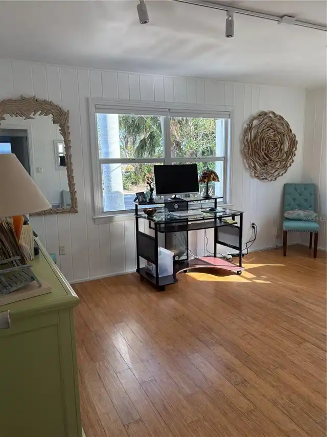 Listing Photo 10