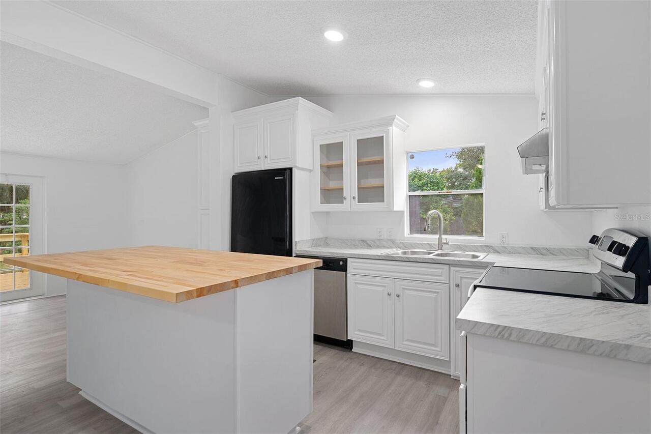 Listing Photo 10