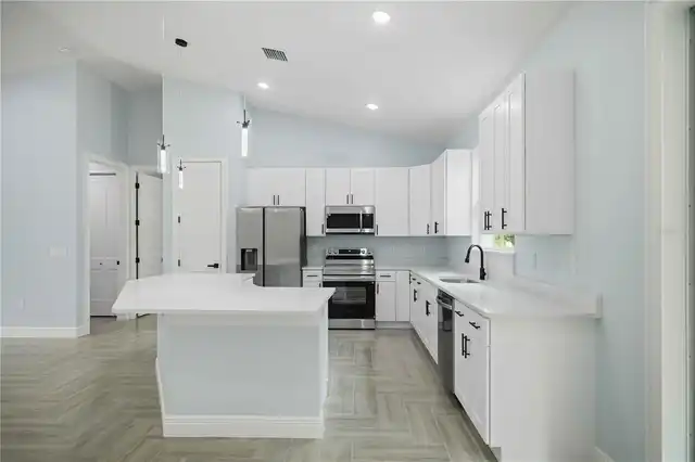 Listing Photo 11