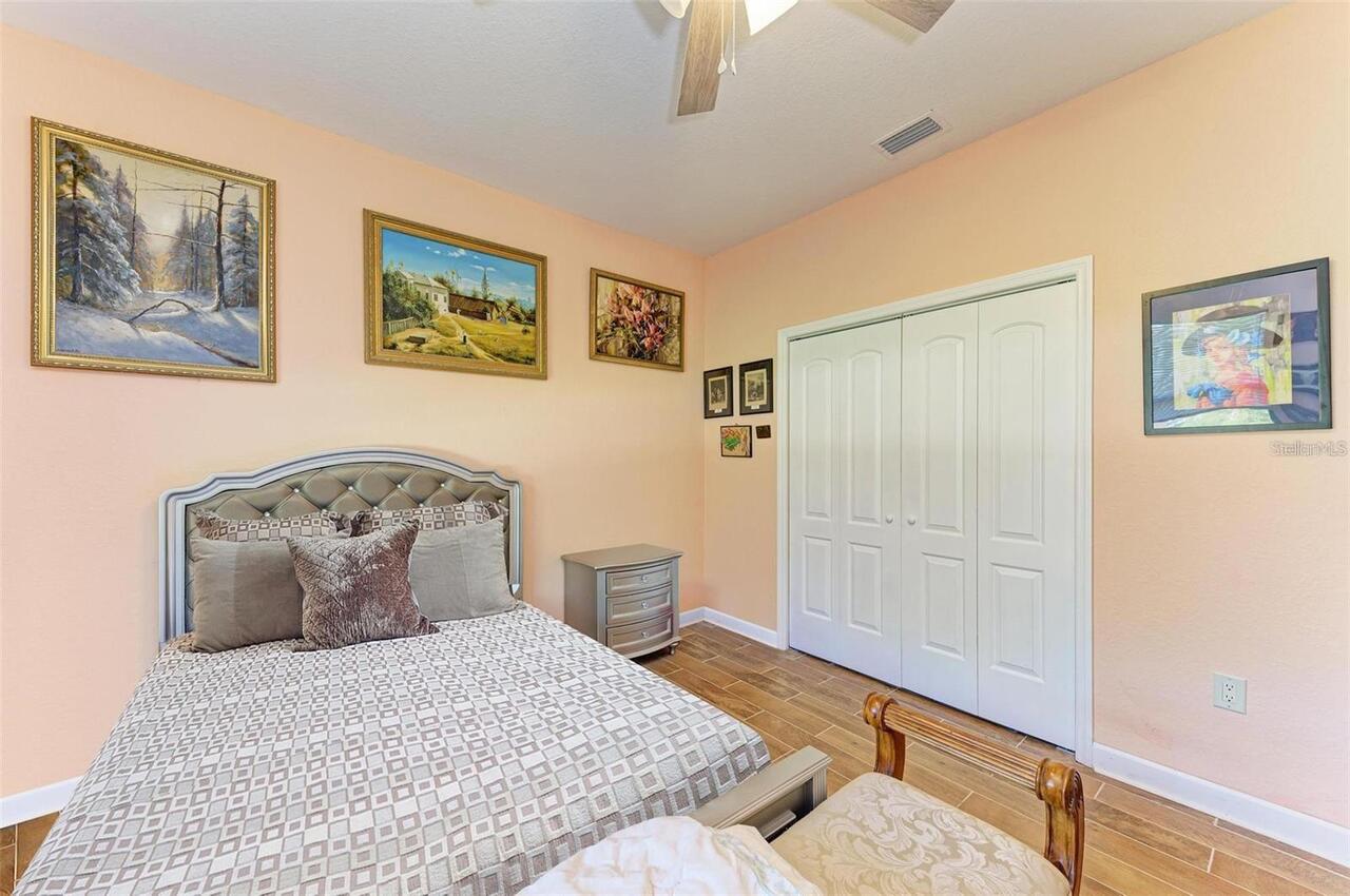 Listing Photo 12