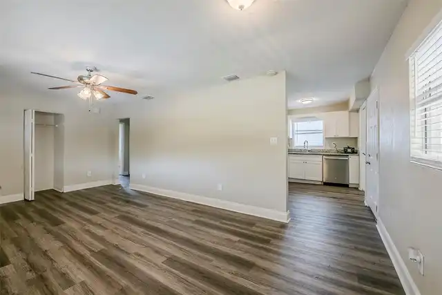 Listing Photo 9